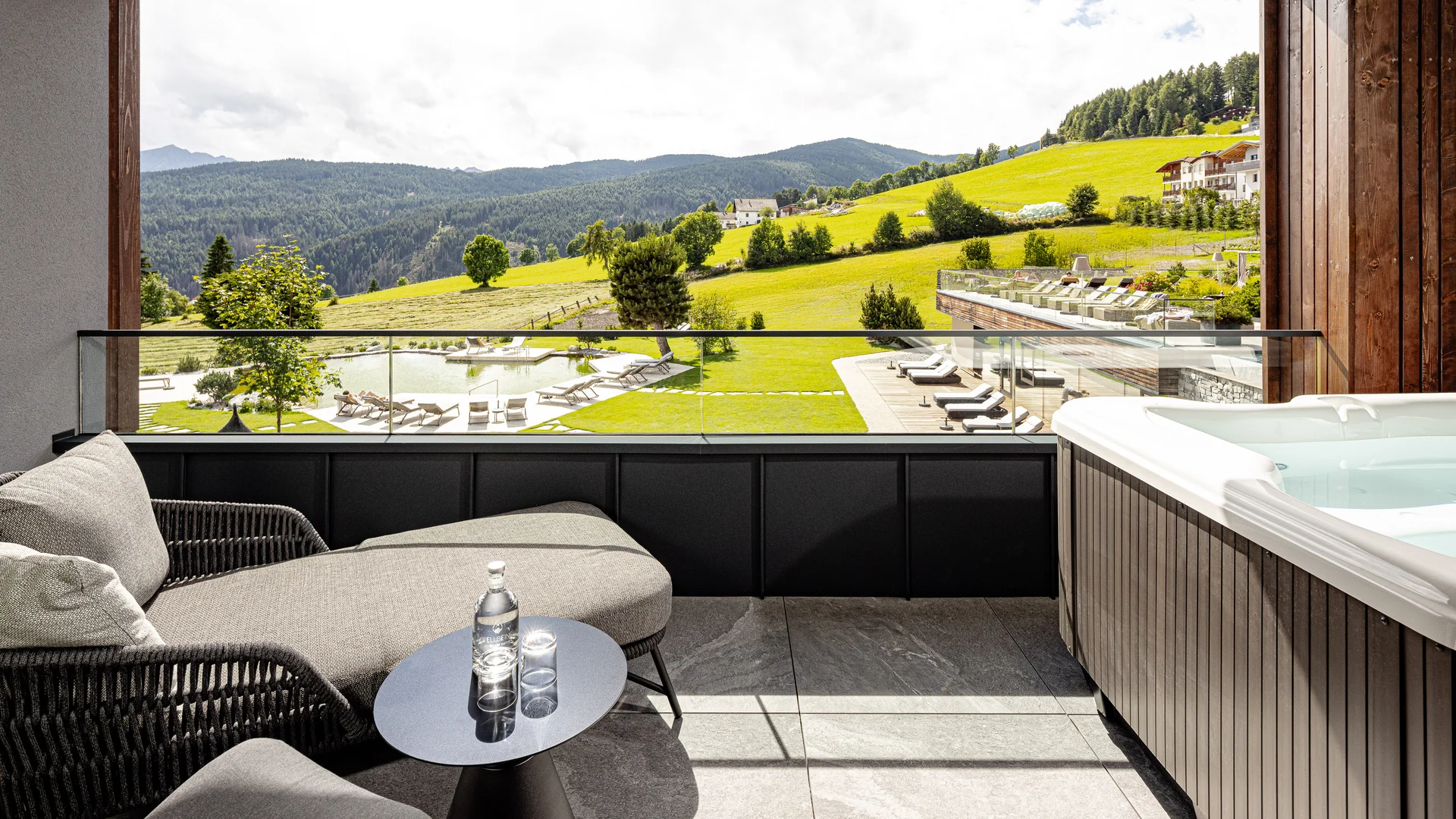 Ihr 4-Sterne-Superior-Hotel in Meransen Ihr 4-Sterne-Superior-Hotel in Meransen