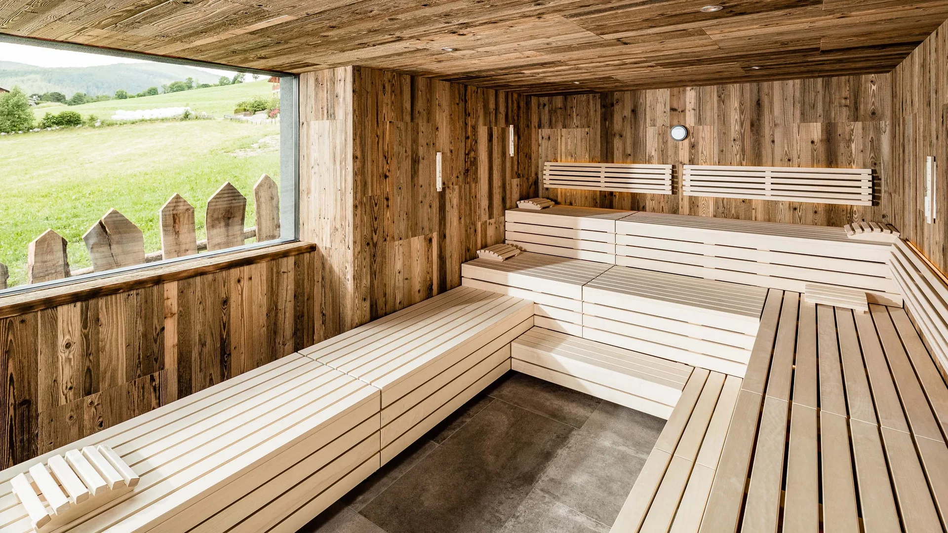 Ihr 4-Sterne-Superior-Hotel in Meransen Ihr 4-Sterne-Superior-Hotel in Meransen